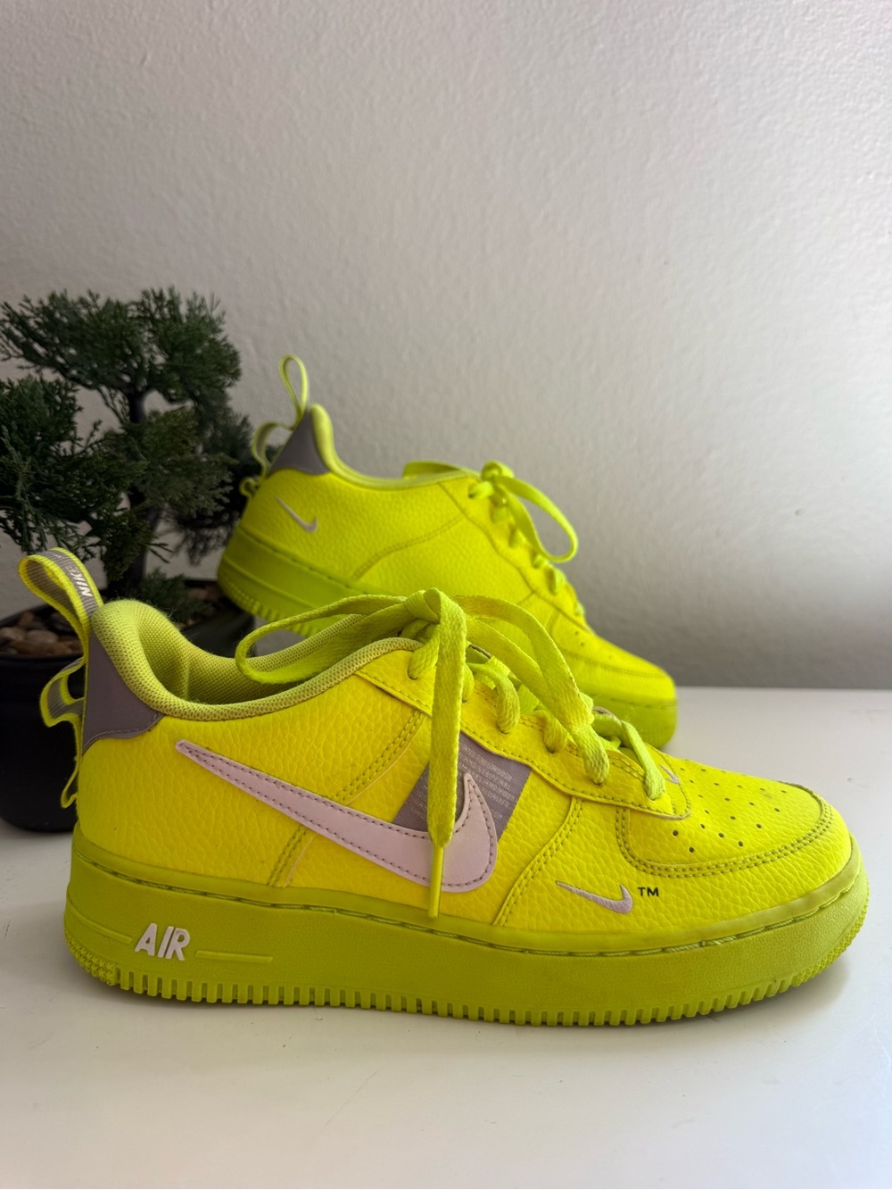 Nike force  1 '07 LV8 women size 7 or 6Y  Neon Yellow Low Top Sneakers